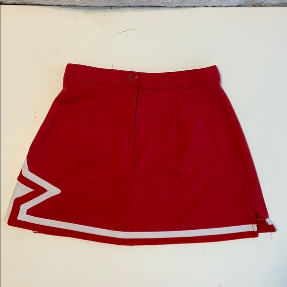 Red cheer skirt with star - Picture 2 of 4
